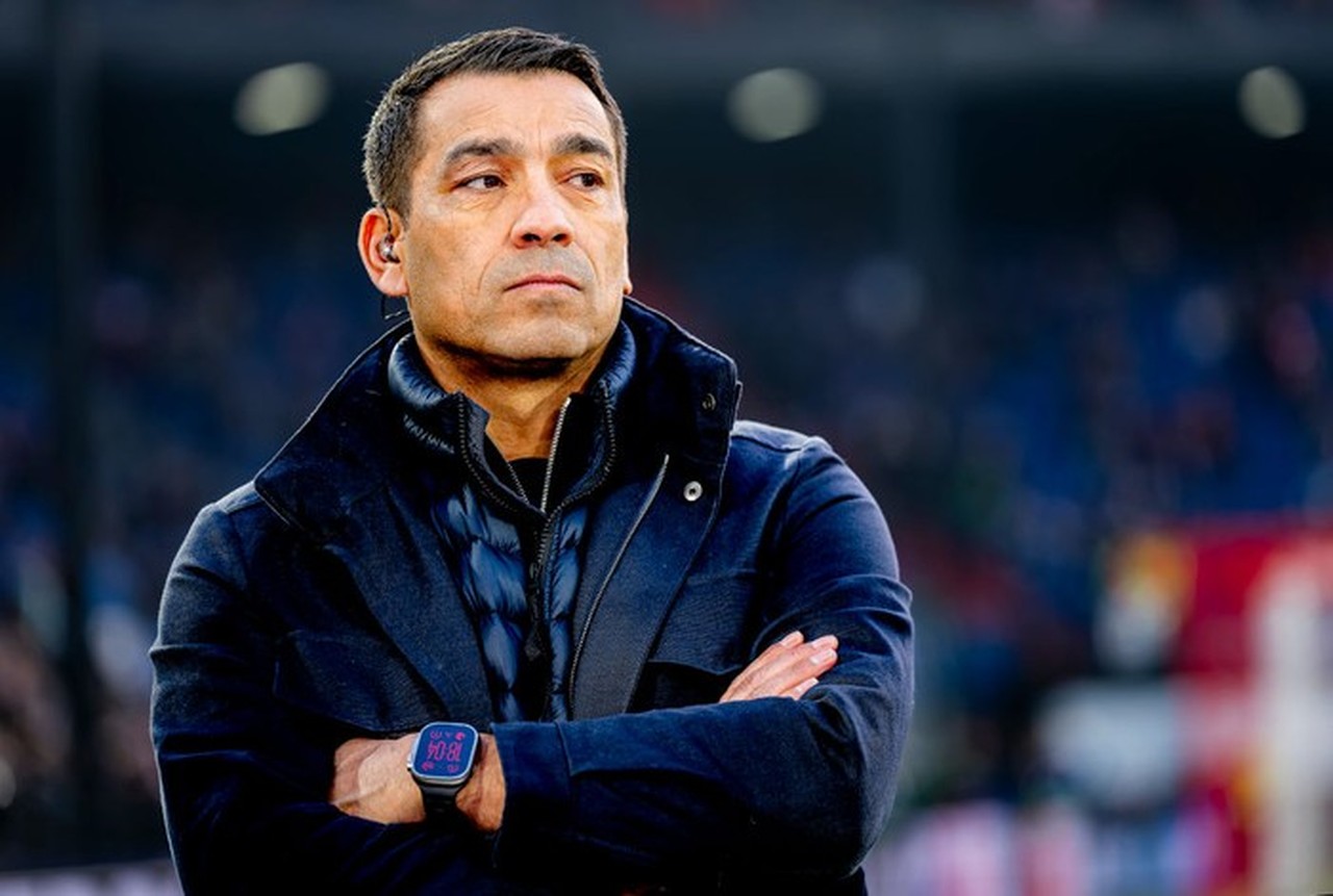 PSSI Buka Peluang Van Bronckhorst, Nasib John Herdman sebagai Pelatih Timnas Masih Abu-abu