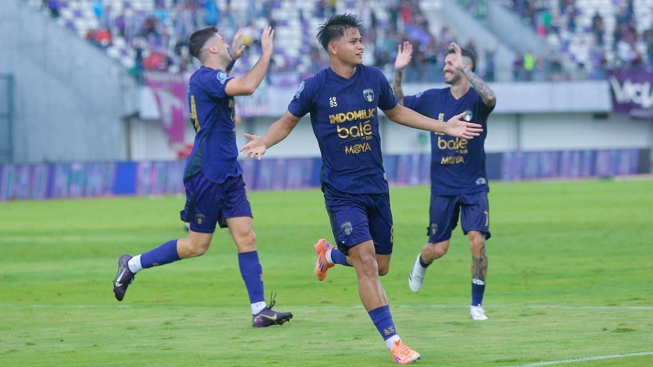 Gol Salto Spektakuler Hokky Caraka Warnai Kemenangan Persita Tangerang atas Persik Kediri