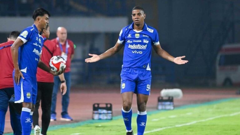 Persib Bandung Hadapi Bhayangkara FC: Duel Ketat Tanpa Jeda Pemulihan Pemain Persib Bandung Hadapi Bhayangkara FC: Duel Ketat Tanpa Jeda Pemulihan Pemain