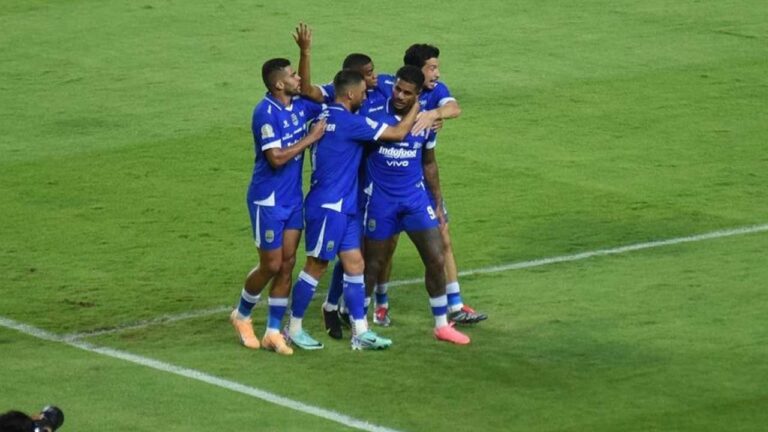 Ramon Tanque Cetak Brace, Persib Bandung Gusur Posisi Kedua Klasemen BRI Super League Ramon Tanque Cetak Brace, Persib Bandung Gusur Posisi Kedua Klasemen BRI Super League