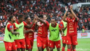 Persija Jakarta Mulai Persiapan Hadapi Persib, Tiga Pilar Utama Dipastikan Absen