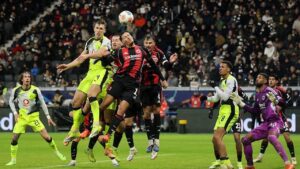 Drama 6 Gol di Deutsche Bank Park: Frankfurt dan Dortmund Berbagi Angka 3-3