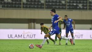 Duel Klasik Persib vs Persija: Siapa yang Unggul di Tengah Badai Absensi Pemain Kunci?