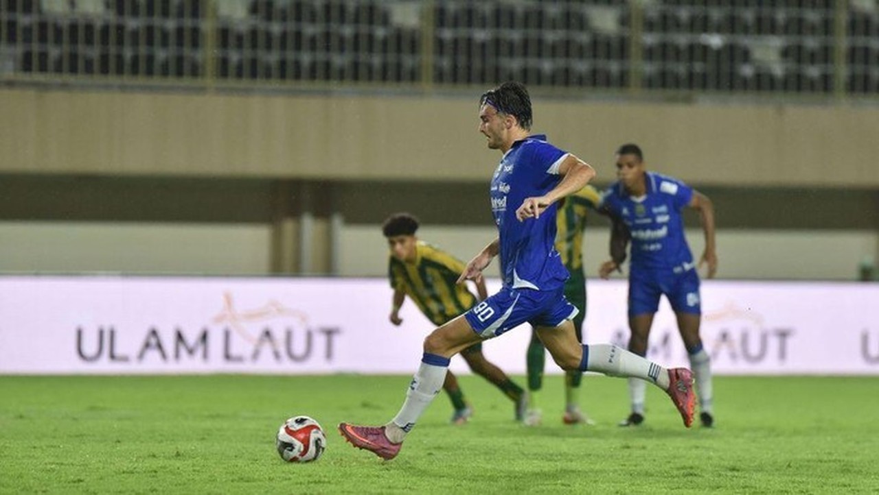 Duel Klasik Persib vs Persija: Siapa yang Unggul di Tengah Badai Absensi Pemain Kunci?