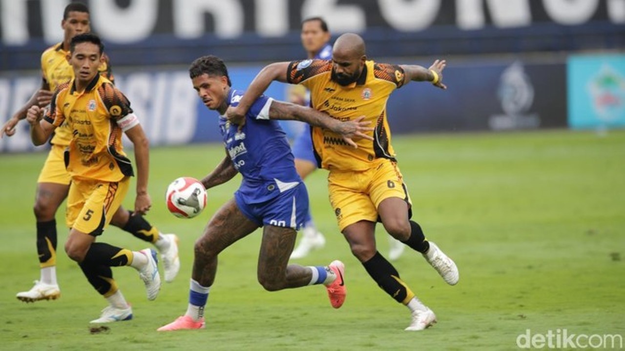 Persib Bandung Makin Superior di Kandang, Persija Jakarta Kembali Tumbang di GBLA