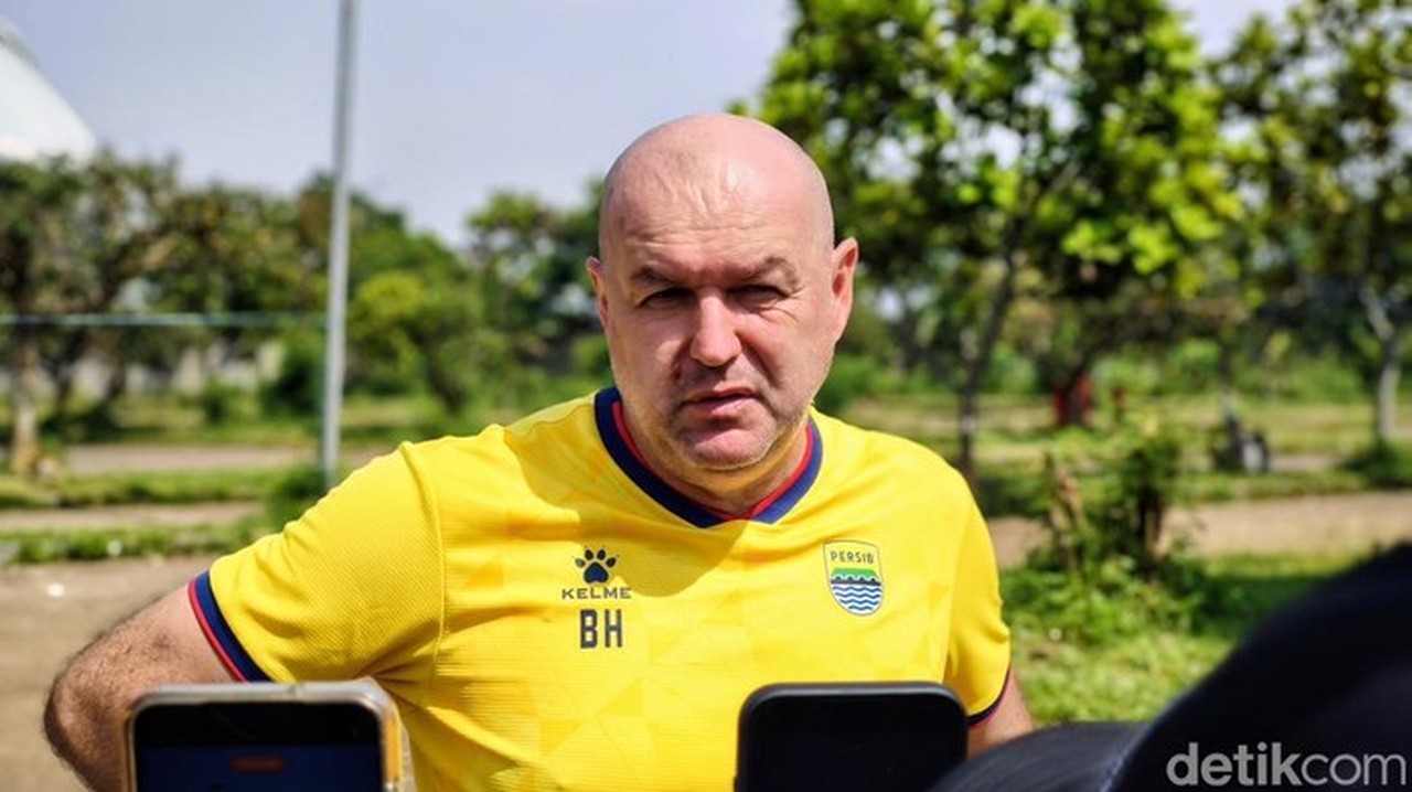Bojan Hodak Ungkap Alasan Persib Bandung Tak Borong Pemain di Bursa Transfer Paruh Musim