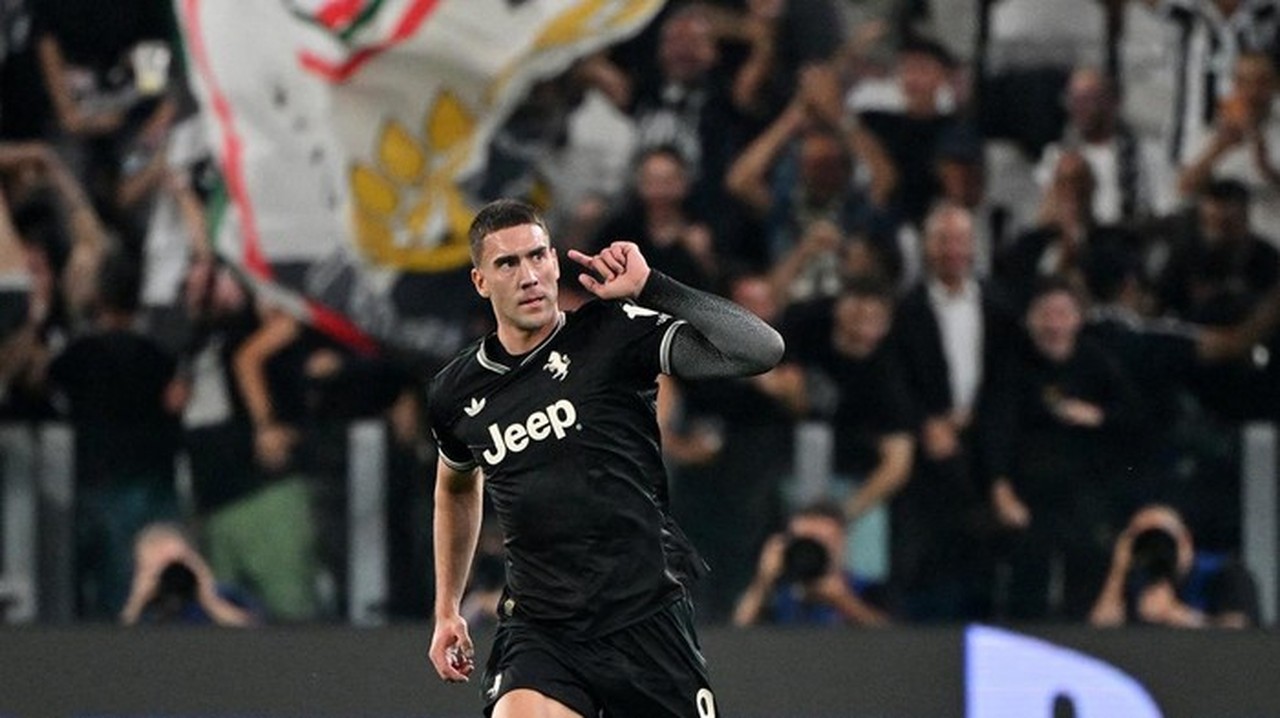 Barcelona Bidik Julian Alvarez dan Dusan Vlahovic sebagai Suksesor Robert Lewandowski