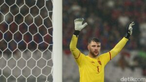 Ajax Amsterdam Dikabarkan Rekrut Maarten Paes, Suporter Beri Respons Beragam