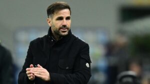 Insiden di San Siro: Fabregas Akui Tindakan Tak Sportif, Minta Maaf pada Saelemaekers