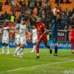 Rumput JIS Tak Ideal, Persija Jakarta Harus Beradaptasi Hadapi PSM Makassar