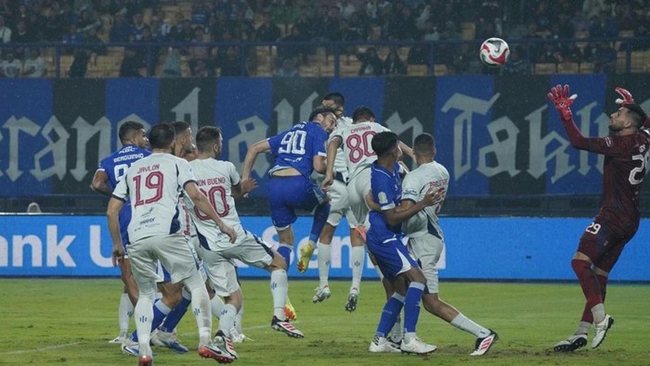 Bojan Hodak Ungkap Catatan Usai Persib Bandung Raih Kemenangan Tipis atas Persita Bojan Hodak Ungkap Catatan Usai Persib Bandung Raih Kemenangan Tipis atas Persita
